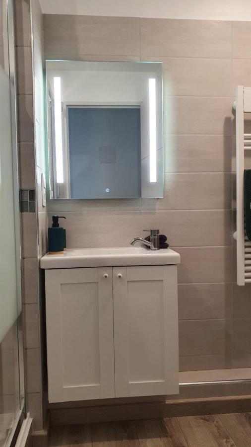 Tropical - Appt Climatise - Proche Plage - Aquarium - Parking - Wifi Canet-en-Roussillon Exteriör bild